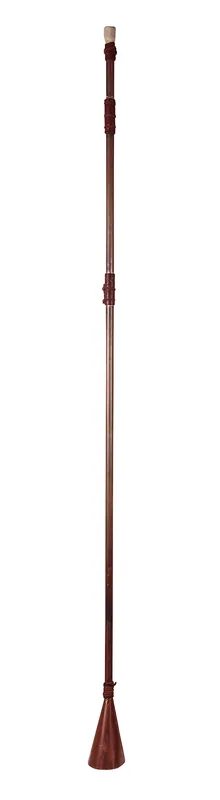 Long straight salpinx with a narrow tube, light mouthpiece and flared metal bell