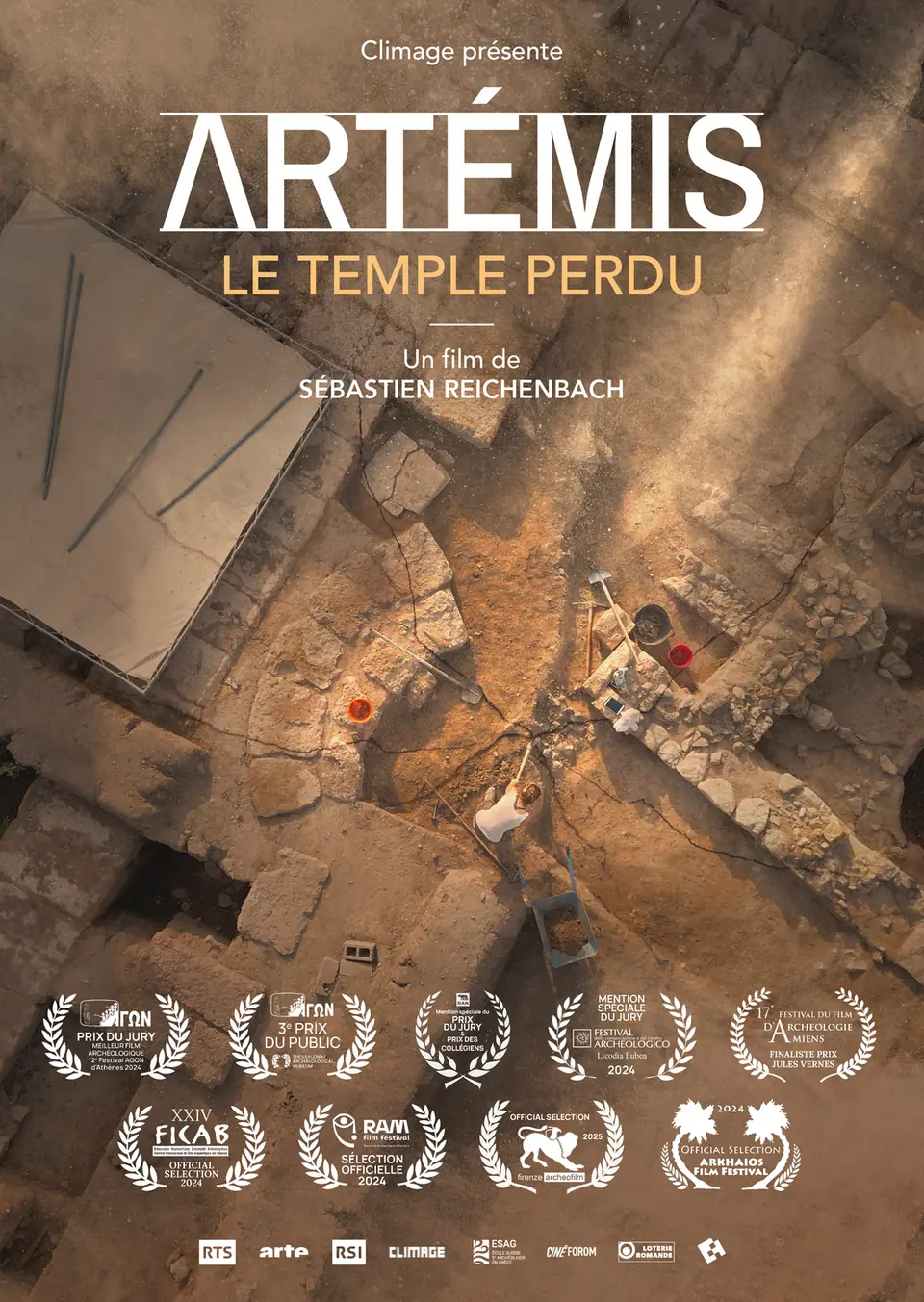 Official Artémis, le temple perdu poster showing an archaeological excavation beneath the film title.